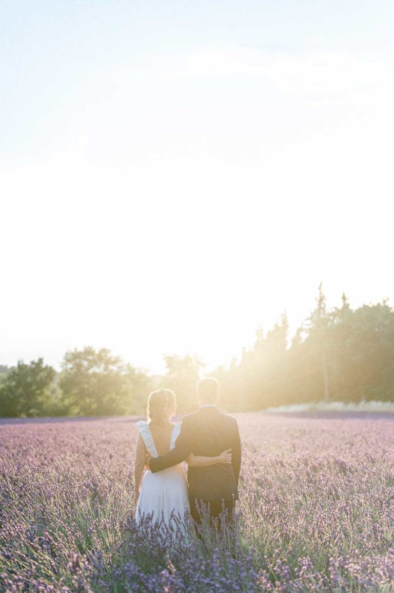 Photo de couple au soleil couchant Luberon
